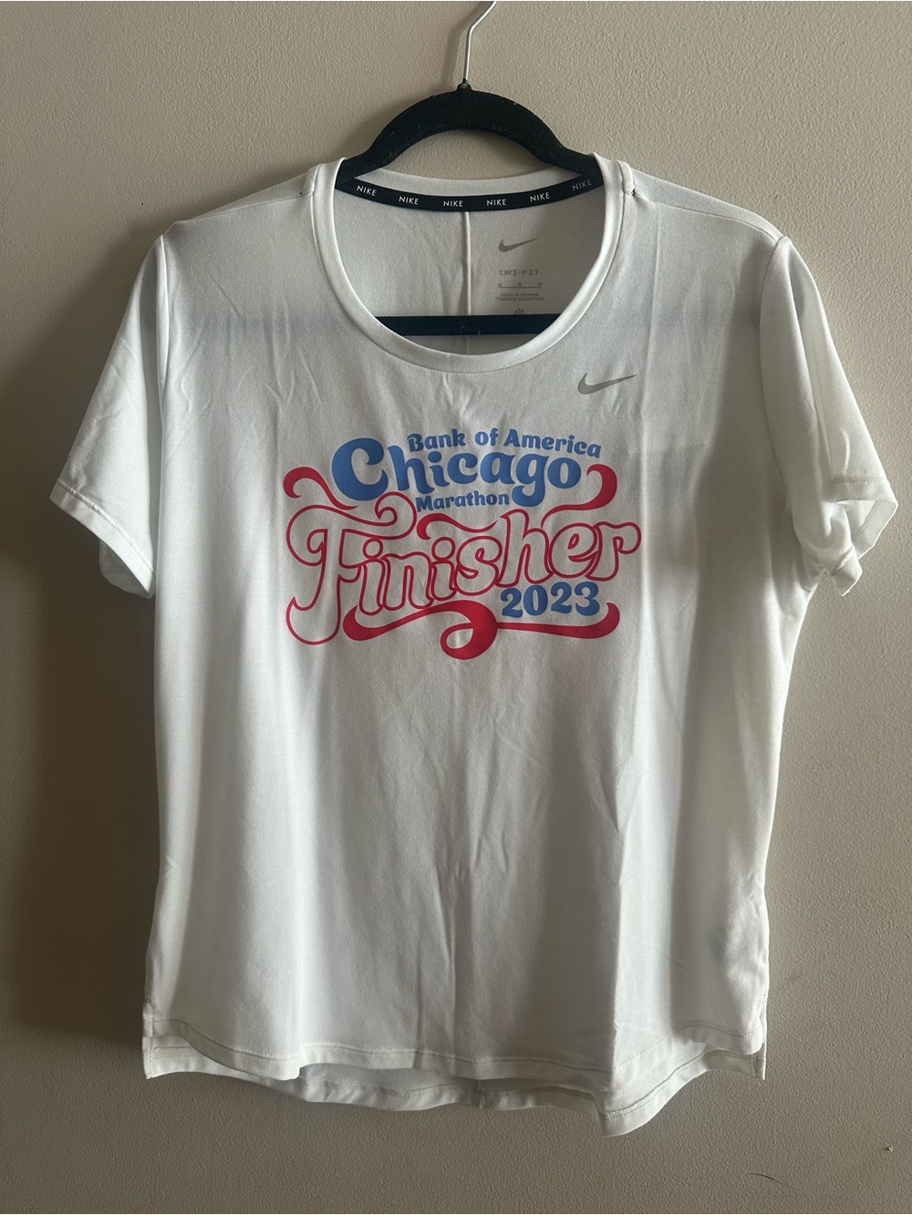 ✨Nike White Short-Sleeve Chicago Marathon Finisher 2023 Tee Size M NWT